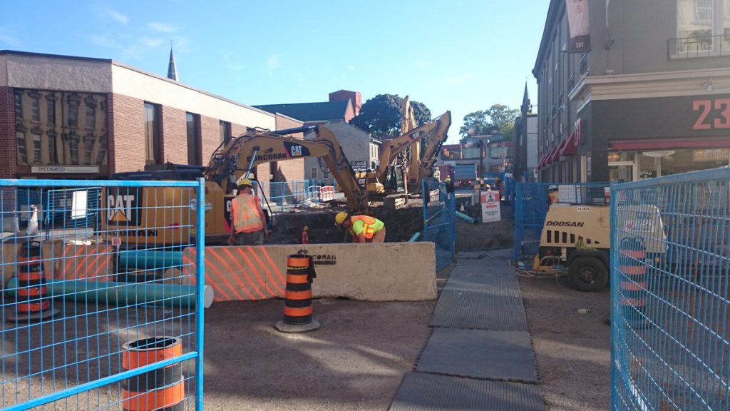 The entrance to Victoria Avenue is closed from Front Street. Construction is expected to last into November. Photo by Nikolai Karpinski, QNet News.