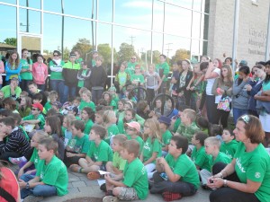 Students and teachers listen to speeches given at Franco-Ontarian flag ceremony